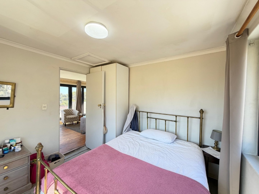 6 Bedroom Property for Sale in Vredehoek Western Cape